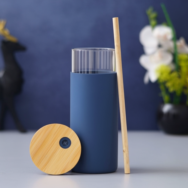 borosilicate glass bottle with bamboo lid