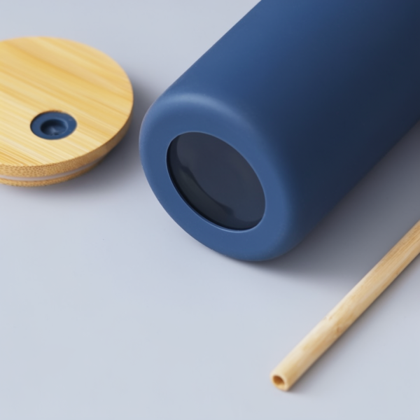 borosilicate glass bottle with bamboo lid